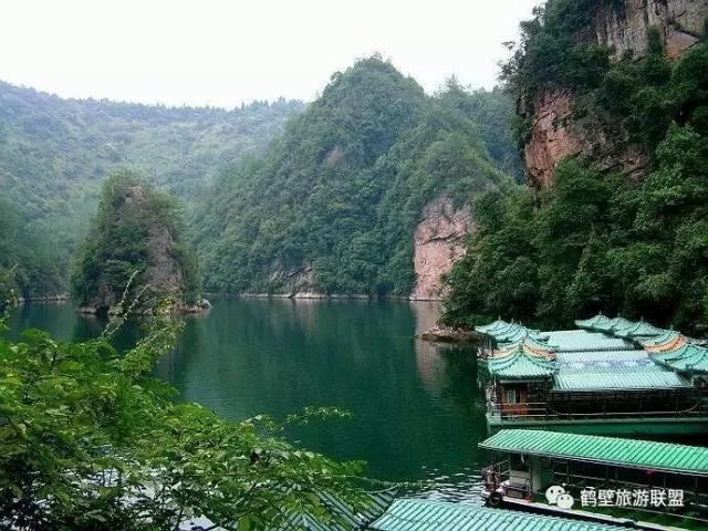 張家界大峽谷玻璃橋、寶峰湖、溪步街、墨戎苗寨、鳳凰古城五日游