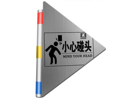 Equilateral Triangle Device(Mind Your Head)  （等边小心碰头装置）