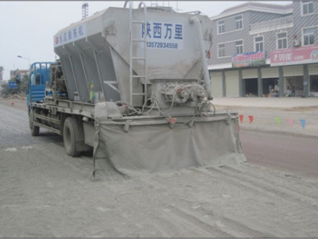 安徽五河冷再生施工现场水泥撒布