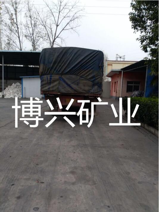 喜訊：11月18日上午，廣州某公司采購的6噸鱗片石墨裝車完畢，整裝待發！|公司新聞-南陽正奇實業有限公司